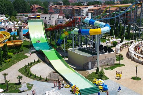 We begin our aquapark adventure with the castle flooded by kraken. Action Aquapark | Kids Vakantiegids