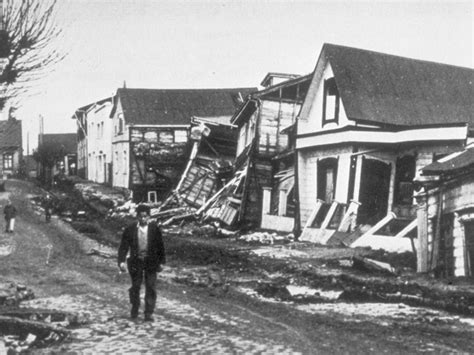 Mai 1960 löste ein erdbeben der stärke 9,5 auf der richterskala mit epizentrum in valdivia, südchile. Valdivia Earthquake Strikes Chile | National Geographic ...