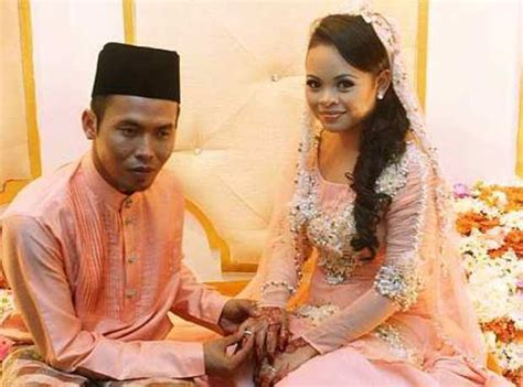 Sebelum ini, shuib dan siti sarah bersetuju untuk mengadakan majlis perkahwinan yang tidak grand, dan simple. SUARA HATI: Siti Sarah Dan Shuib Sepah selamat diijabkabul