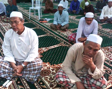 Syariah 2013 (brunei), kesalahan itu membawa hukuman mati.xxiv di malaysia, peruntukan seperti itu semestinya bercanggah dengan peruntukan perkara 11. HMS ABU BAKAR: CERAMAH HUKUM HUDUD DAN QISAS DI MASJID KG DEW