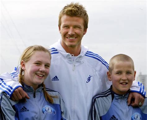 David beckham aux côtés du jeune harry kane, en 2005. Harry Kane's fiancée stuns in white harness bikini and ...