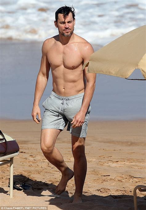 Ever let your bud use your nut as lube? Matt Bomer shows off his six-pack during Hawaiian vacation ...