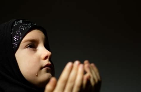 Gambar kartun alquranmulia laman 23 via alquranmulia.wordpress.com. GAMBAR BERDOA WANITA DAN PRIA MUSLIM Sujud Doa Islami - Gambar Animasi Lucu dan Unik