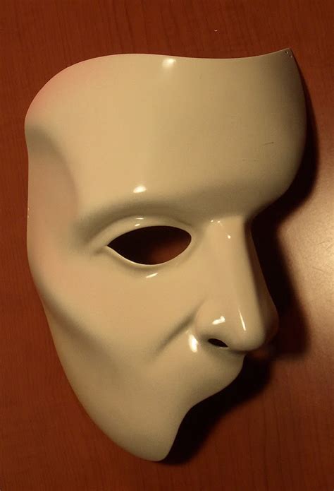The phantom of the opera without his mask. Theatrical Themed Flash Mob: Styling Ideas for Phantom