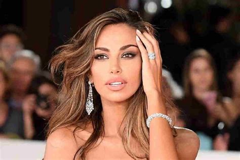 Nei giorni scorsi si erano rincorsi i rumors su questo flirt tra il giocatore e la modella rumena e contestualmente anche della rottura tra zaniolo e la sua fidanzata storica, almeno finora, sara scaperrotta sul cui profilo oramai le foto dei due insieme erano merce. La verità di Madalina Ghenea su Nicolò Zaniolo: «nessuna ...