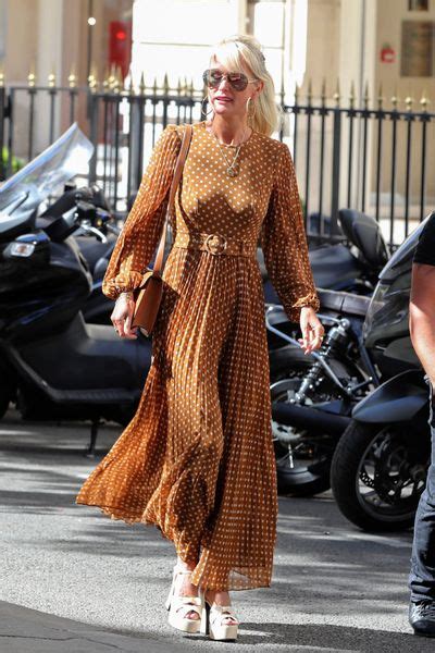 Laeticia hallyday at grocery shopping in los angeles 05/18/2021. Laeticia Hallyday - Le fisc français lui réclame des ...