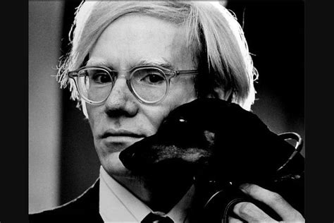 Aliran pop art pertama kali diperkenalkan oleh lawrence alloway seorang pria kelahiran inggris yang merupakan seorang kurator asal museum n.y. Biografi Tokoh Dunia: Andy Warhol, Seniman Pop Art ...