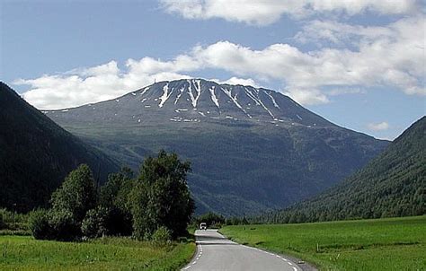 Gaustatoppen is one of norway's most popular peaks to climb and is the 309'th highest in the country. Gaustatoppen Wandeling