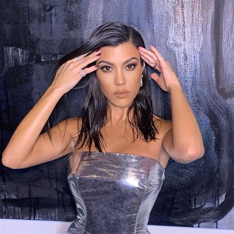 See more ideas about kourtney kardashian, kourtney, kardashian. Kourtney Kardashian flaunts curves in sexy metallic dress ...