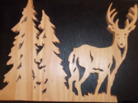 Cet ouvrage propose de construire des animaux en bois découpé. LE ROI DES BOIS - CRASVILLE DECO CHANTOURNAGE