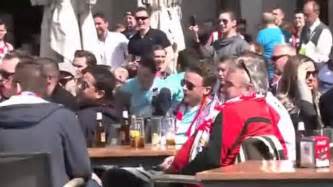 Dat blijkt uit een onderzoek dat de. PSV Hooligans Humiliate Gypsies in Madrid - YouTube