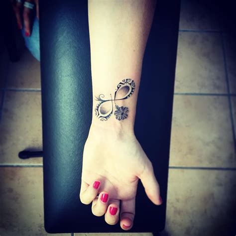 4000€ gerechnet wird mit 250€ pro tätowierstunde. Pin von Michelle Winter auf Infini 1 | Tattoo ideen ...