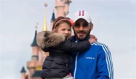 Born 19 december 1987) is a french professional footballer who plays as a striker for spanish club real madrid. Benzema mit Tochter Mélia im Disneyland - REAL TOTAL