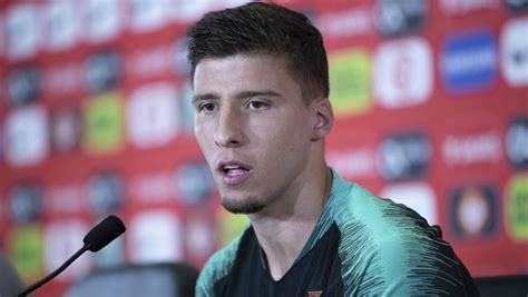 Ainda sou jogador, não sou agente de jogadores, não estaria nada mal se um dia fosse agente do ronaldo. Ruben Dias: "Estamos en el buen camino"