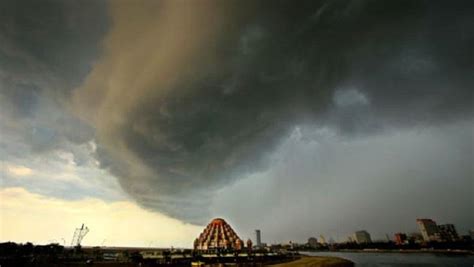 Apakah yang menghalang tiupan angin monsun barat daya terhadap pelabuhan melaka. Angin Monsun Asia Incar Sulsel pada 10 - 12 Januari, Warga ...