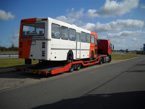 Widok z peronu na prawie całkowicie zarośnięty dzikim winem budynek dworca. Sochaczew Galeria realizacji usługi transportowe - ALS ...