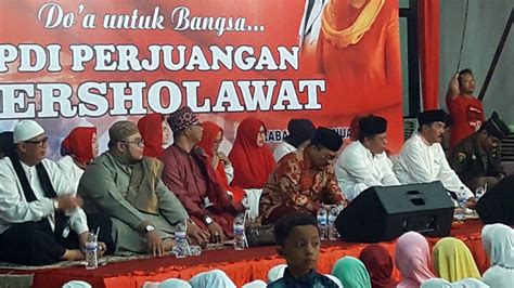 Apalagi pdip, sebagai partai induknya, sementara ini belum atau tidak akan mencalonkan ganjar pranowo. PDIP Bersholawat - YouTube