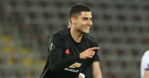 Andreas hugo hoelgebaum pereira is a professional footballer who plays as a midfielder for premier league club manchester united and the bra. Lazio begin negotiations with Man Utd for midfielder Pereira