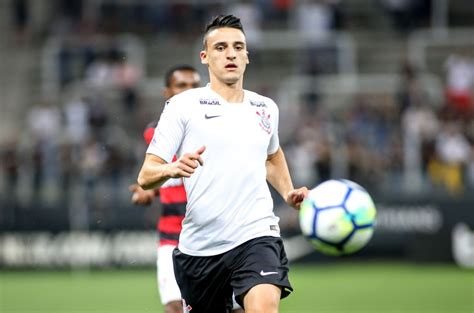Ponte preta's biggest rival is from the same city, guarani, against whom matches are known as derby campineiro ( dérbi campineiro in portuguese). Ponte Preta anuncia pacotão de sete jogadores incluindo ...