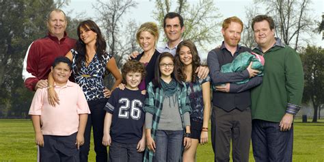 ABC's Promotional Photos For Modern Family's Final Episodes Are Out 