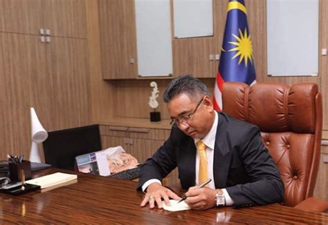 Ketua menteri melaka merupakan ketua badan eksekutif bagi kerajaan negeri melaka. Adly Mula Tugas Ketua Menteri Melaka Hari Ini - MYNEWSHUB