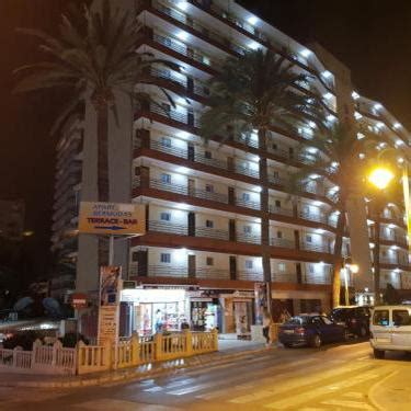 Los viajeros que quieren ahorrar al máximo visitan benidorm en febrero, enero o marzo ya que son los meses que más descuento ofrecen, con precios promedio de 73.32 € la noche en octubre, 73.83 € en. Top hoteles BARATOS de Benidorm que admiten perros - Hotelesperros.com