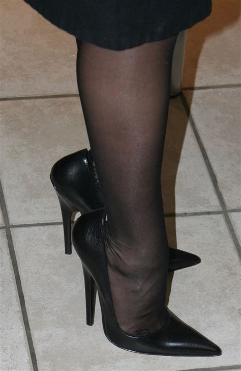 Teasing and masturbating in fencenet pantyhose with a stiletto heel. High Heels on Tile - Transgender Forum : Transgender Forum