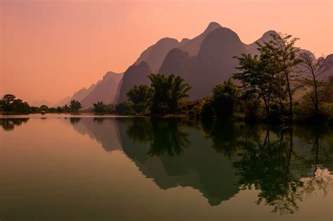 It is visited by hiring a boatman in yángshuò for. Yangshuo - Yulong River | Yangshuo, River, Landscape ...