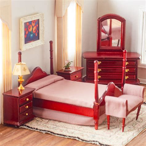 This dollhouse bedding set is perfect for any size bed from single to queen. Dollhouse Miniature Mahogany Bedroom Set - Miniature ...