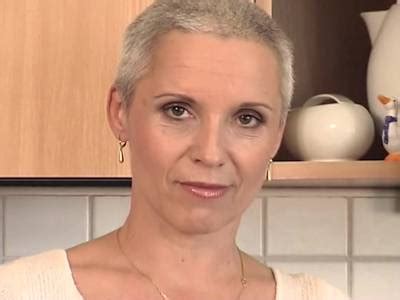 Mutti heimlich gefilmt und gefickt. Bezaubernde Schlampe wird in ihre rasierte Fotze gefickt ...