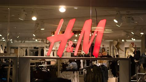 The company specializes in publishing a business newspaper, and it also offers business information through its website. Dagens industri ser köpläge i H&M - direktavkastning över ...