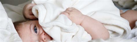 Wann sollte ein baby das erste mal gebadet werden? How to: Das Baby baden | Eucabal