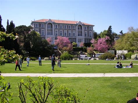 Güney kampüs, yüz yılı aşkın bir süre koleje bağlı olarak kullanıldıktan sonra üzerinde bağımsız bir üniversite kurulması için 10 eylül. جامعة البوسفور ( جامعة بوغازي ) في اسطنبول | Boğaziçi ...