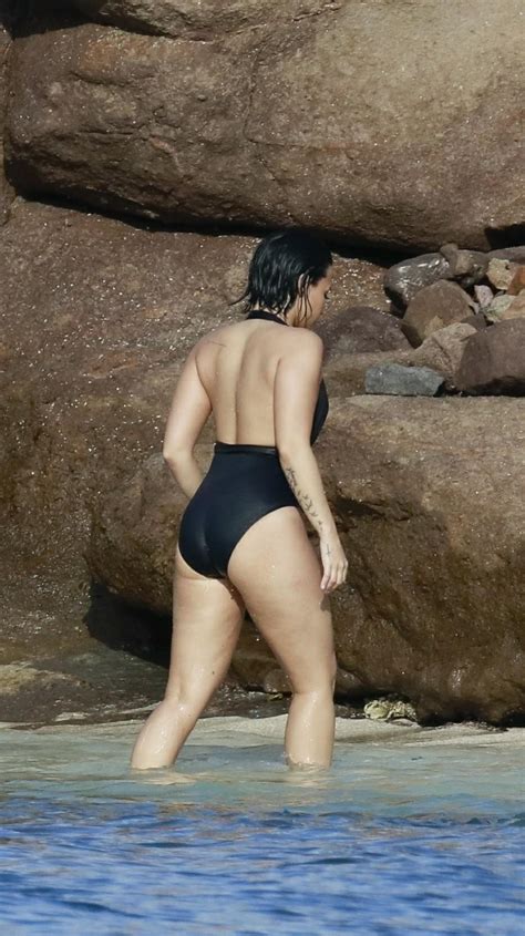 Something that is thick has a large distance between its two opposite sides. So thick and sexy : DemiLovatoThighs