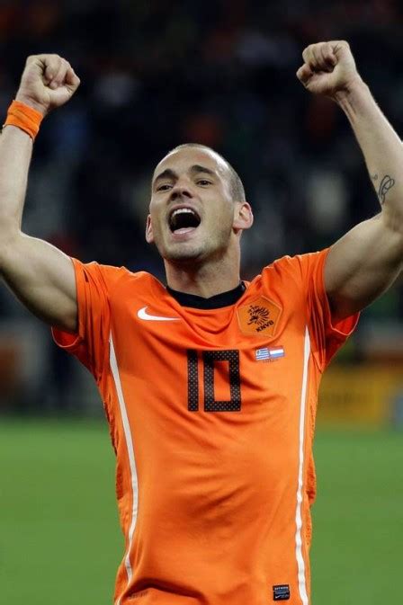 Estas camisas são da seleção holandesa de futebol, que tem apenas dois títulos, a eurocopa de 1988 e está com um belo elenco para a copa do mundo de 2010, com arjen robben(11), wesley. Jogadores da seleção holandesa curtem a noite no ...