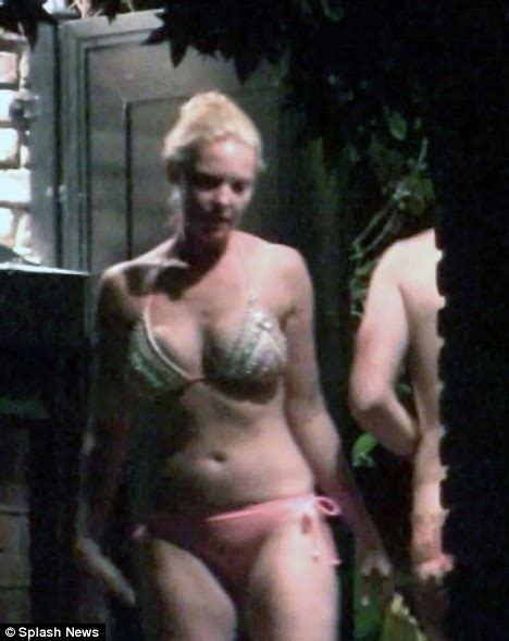 Straight, exhibitionism, outdoor, french, couple, deux, couples, francais, libertins, baisent, dehors, agde. Katherine Heigl and husband Josh Kelley's noisy sex antics ...