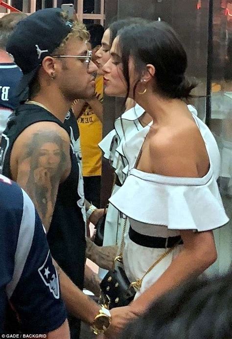 Your tryin to kiss ur hot girlfriend, but her mean and evil dad is trying to kill you! Neymar locks lips with girlfriend Bruna Marquezine in ...