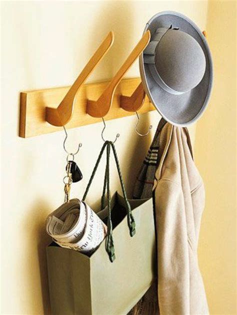 Dann schaut jetzt rein und seht wie man mit nur. Diy Garderobenständer : DIY Garderobe: 7 einfache ...