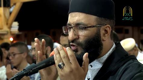 عند دعاء الإمام في قنوت الفجر أو وتابع، ذهب بعض مِن العلماء إلى أن القنوت إنما يكون في النوازل التي تقع بالمسلمين، فإذا. ‫دعاء القنوت مؤثر جدا، للقارئ عبد العزيز الكرعاني ...