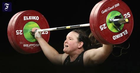Transgender weightlifter laurel hubbard made her mark by competing in the women's weightlifting at the tokyo olympics, but couldn't complete . Transsexuelle Laurel Hubbard holt Gold bei Pazifik-Spielen