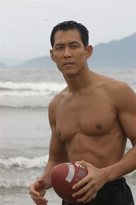 He debuted as a fashion model, then began his acting career on television, notably in the campus series feelings and the iconic drama sandglass. Lee Jung Jae 이정재 - Page 2 - actors & actresses - Soompi Forums