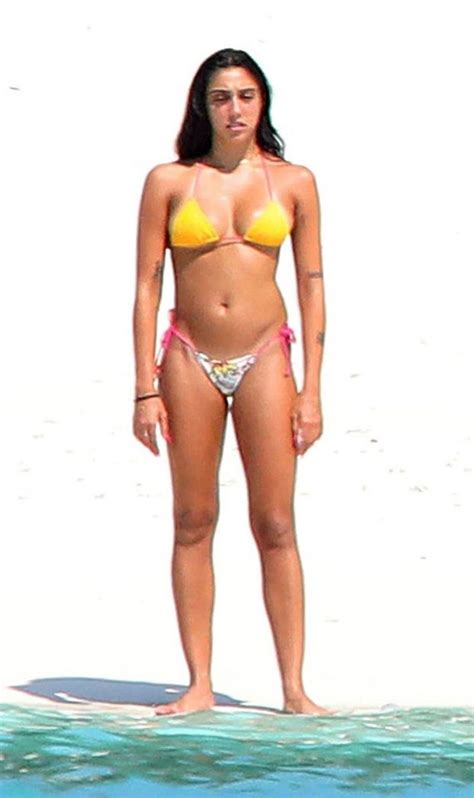 La giovane, che in quanto a provocazioni ha già dimostrato di saper ricalcare. LOURDES LEON in Bikini at a Beach in Maldives 01/04/2020 ...