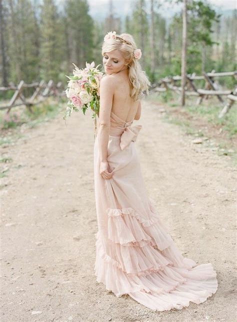 Eine vielzahl von schönen vintage inspiriert brautkleider zum verkauf unter 200. Rosa Brautkleid für einen glamourösen Hochzeits-Look ...