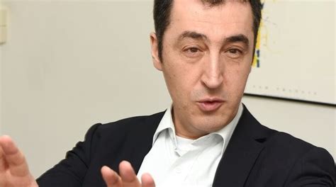 Check spelling or type a new query. Cem Özdemir: »Zeit der Samthandschuhe ist vorbei ...