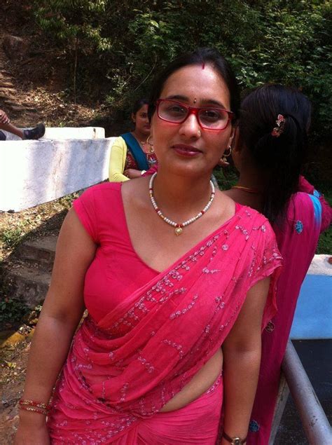 I am not your regular indian aunty. Navels of Hot Real Life Desi Aunties In Street and Home ...