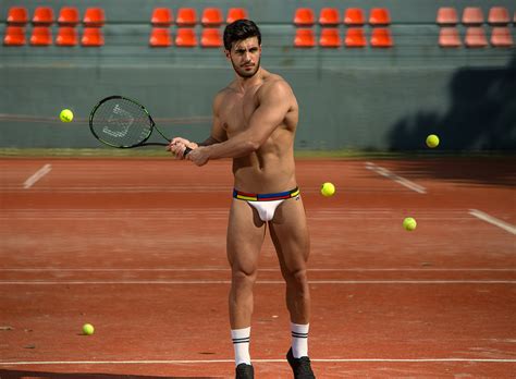 Il tennista, che con gli otto titoli conquistati è al secondo posto per. La collection colorée inspirée du style Mondrian | Underwear