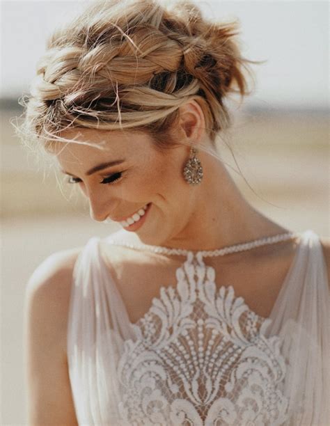 Chignon haut pour mariage avec diademe et voile. Coiffure Mariage Cheveux Lachés Voile - stepinsicily