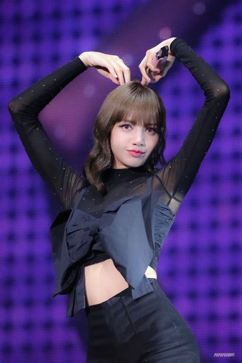 Lisa autographed blackpink dengan pena kelompok foto gambar 4 6. Gambar Lili oleh Jugu pada BLACKPINK LISAリサ | Artis ...