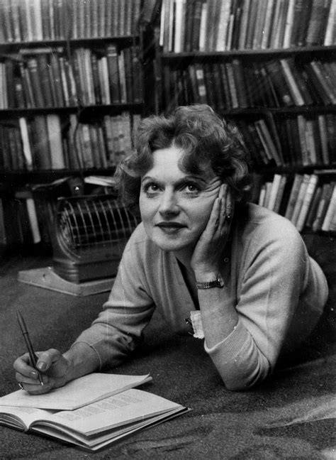 €* 16 nis 1991, santo tomás, kolombya. One Hundred Years of Muriel Spark - The Book Covers - Flashbak