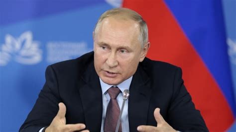 Vladimir putin has signed a law that will allow him to run for the presidency twice more in his lifetime, potentially keeping him in office until 2036. Putin dice que identificó a los sospechosos en el caso ...